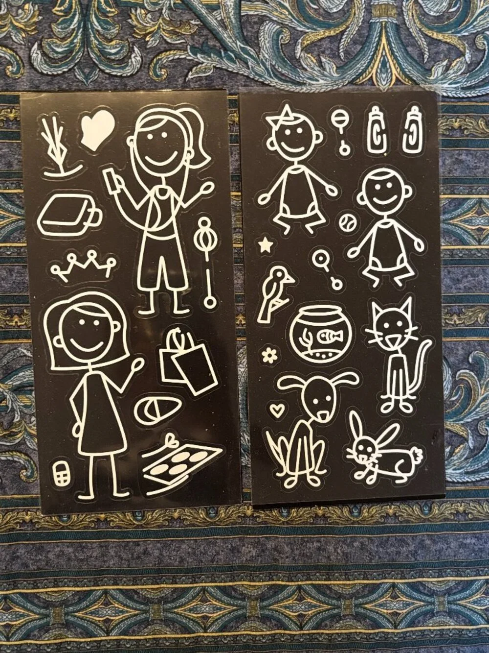 Set of 2 Window Stickers - My Family - Mom and Babies & Pets